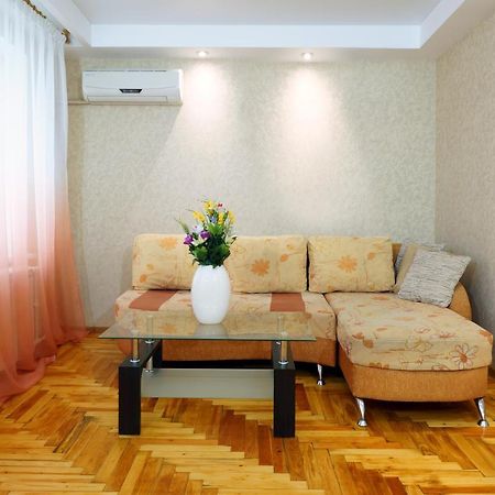 Zaporizhia 2 Rooms Semi-Luxury Apt On 39-H Nezalezhnoi Ukrаiny Street Next To The City Council المظهر الخارجي الصورة