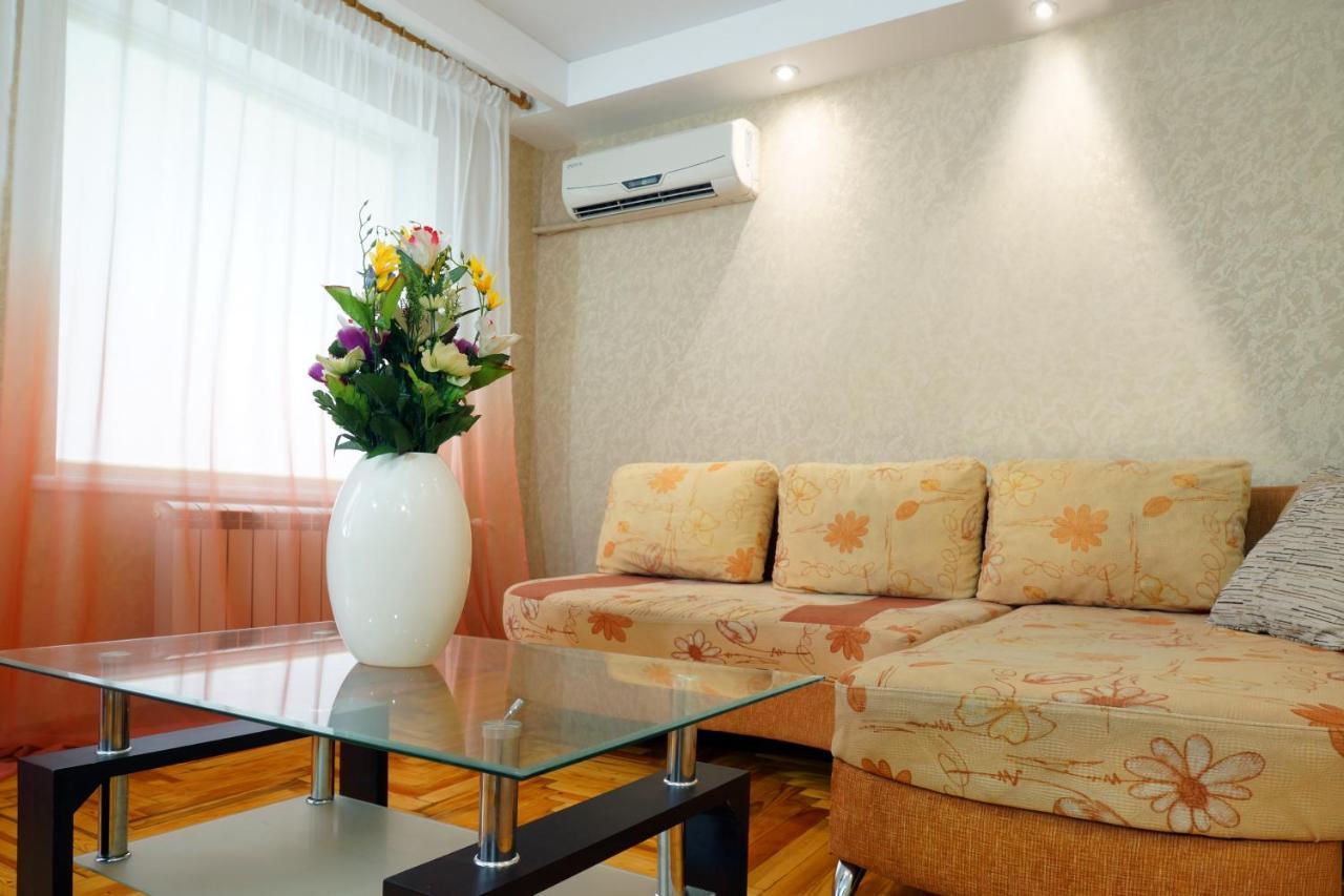 Zaporizhia 2 Rooms Semi-Luxury Apt On 39-H Nezalezhnoi Ukrаiny Street Next To The City Council المظهر الخارجي الصورة